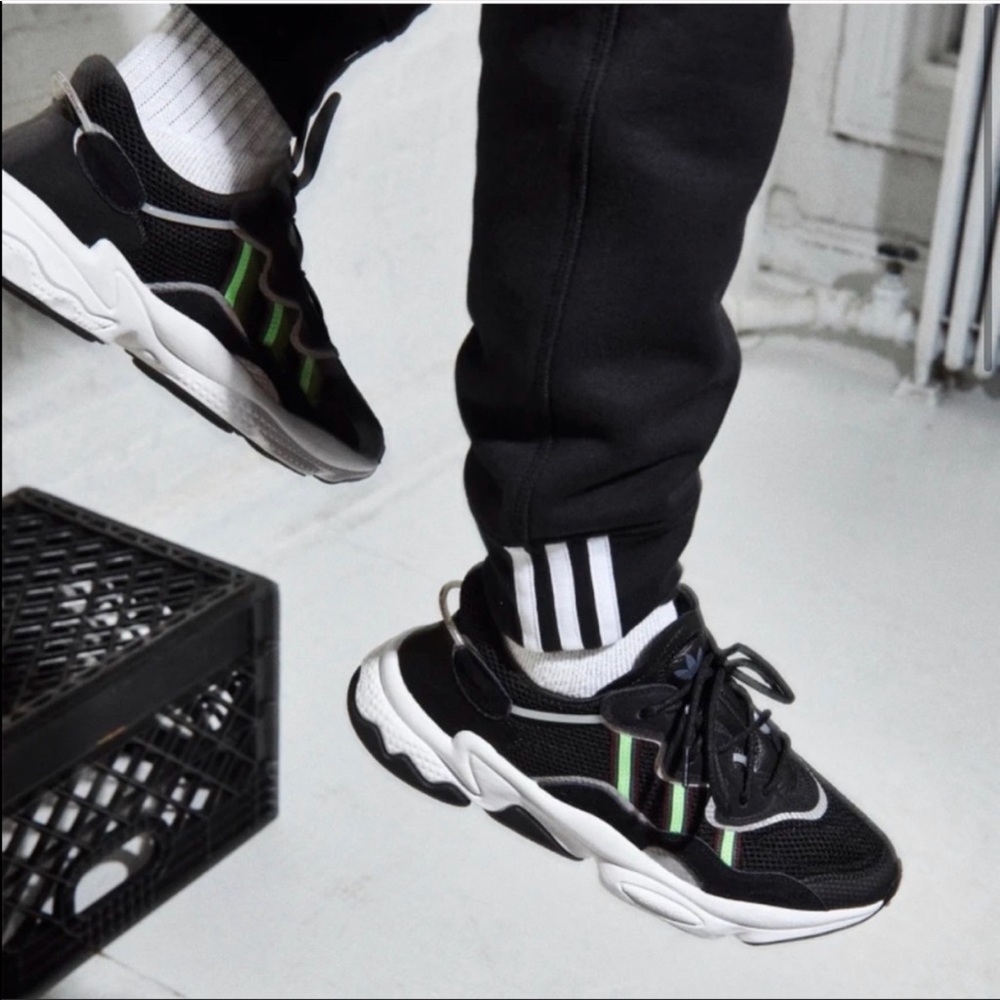 📶Adidas OZWEEGO sneakers